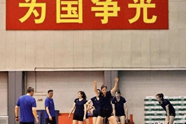 巴塞罗那新帅掌舵，振奋士气谋求重返巅峰的简单介绍