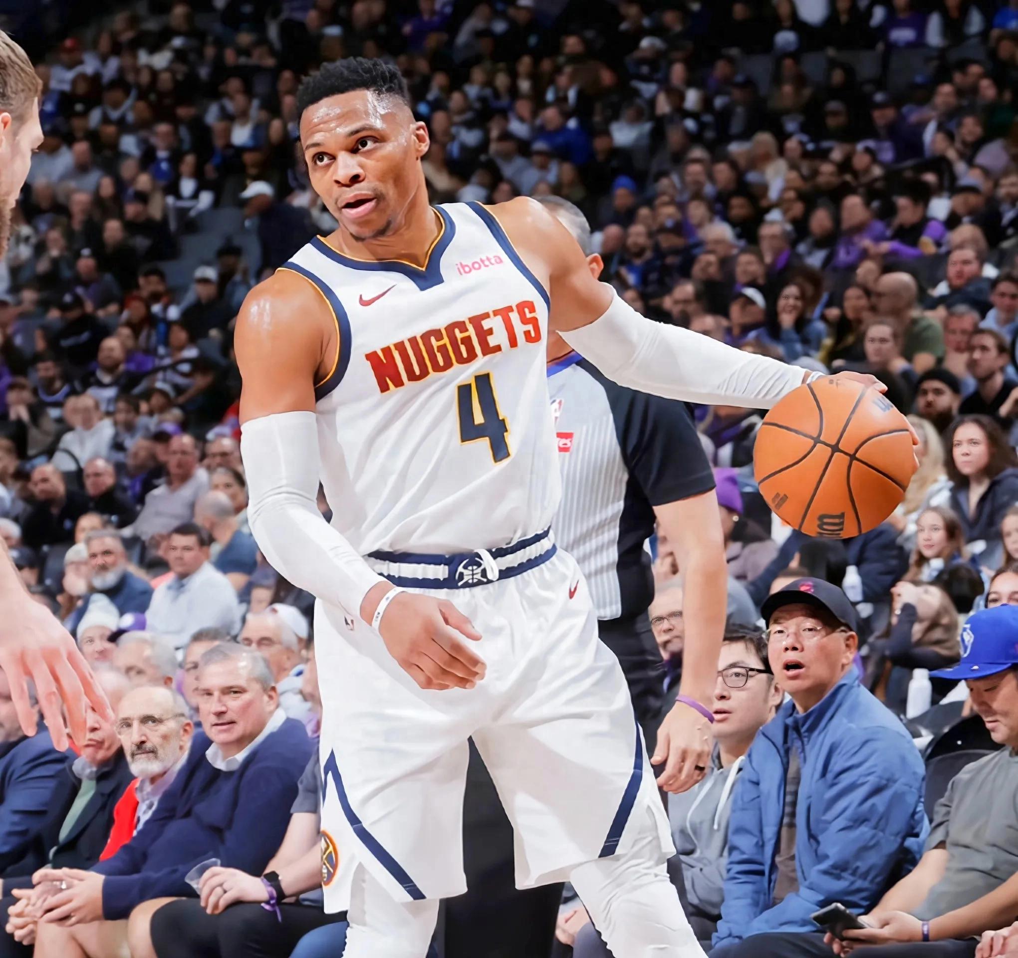 小加索尔集齐三双马刺大胜掘金的简单介绍