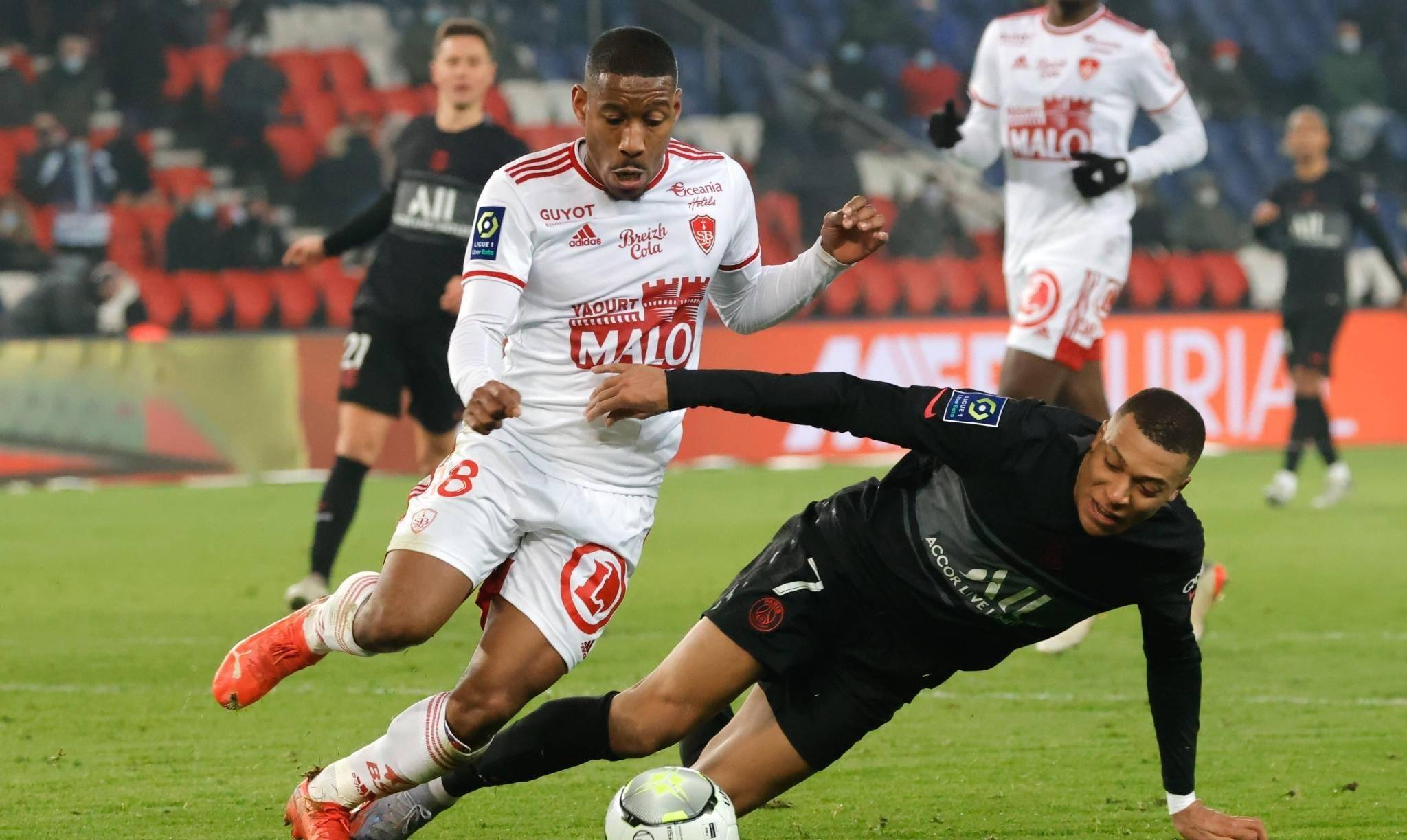 爱游戏官网-关于里尔主场大胜，士气高涨排名上升的信息