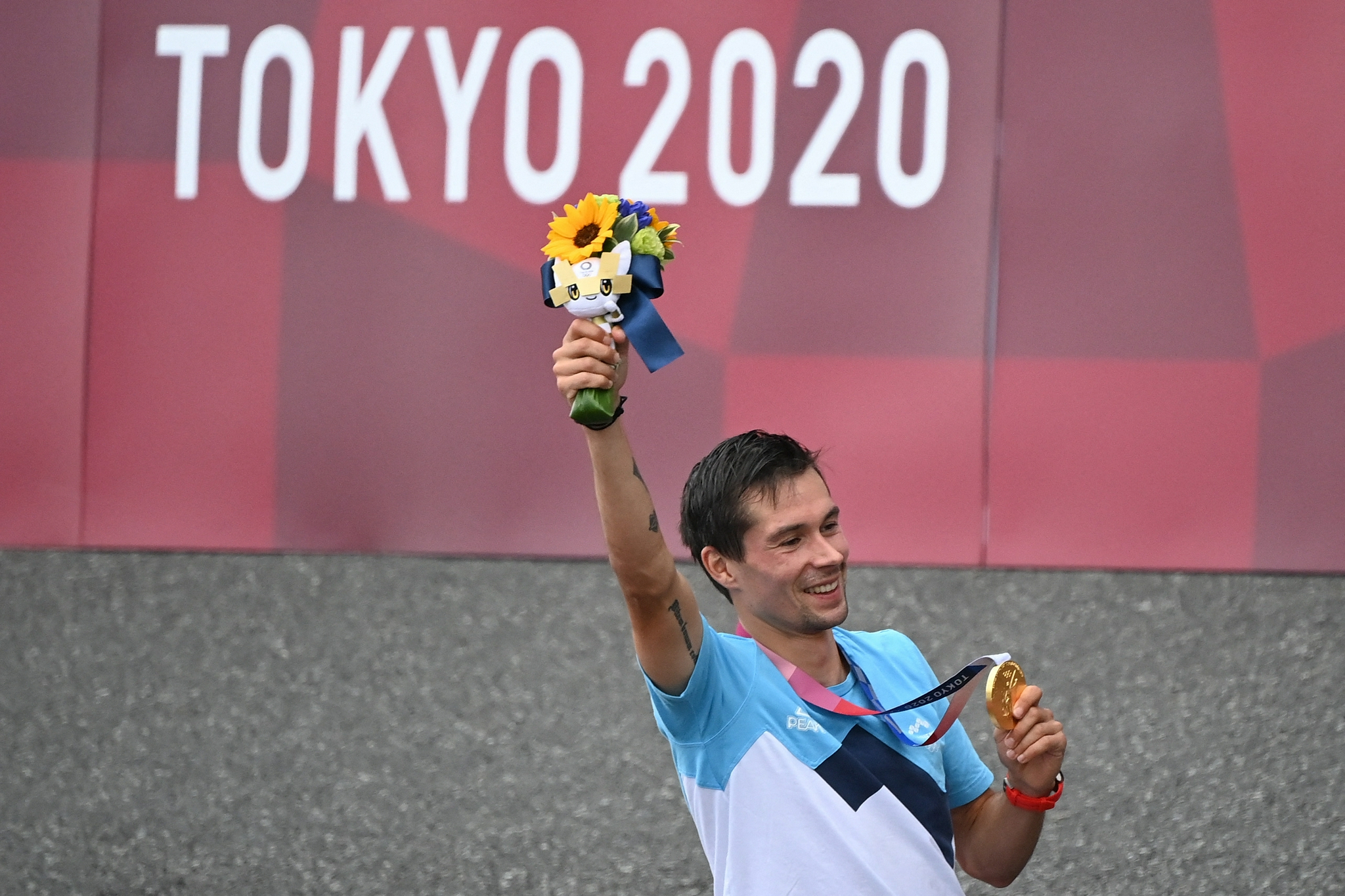 爱游戏官方入口-斯洛文尼亚滑雪选手力敌群雄摘得金牌