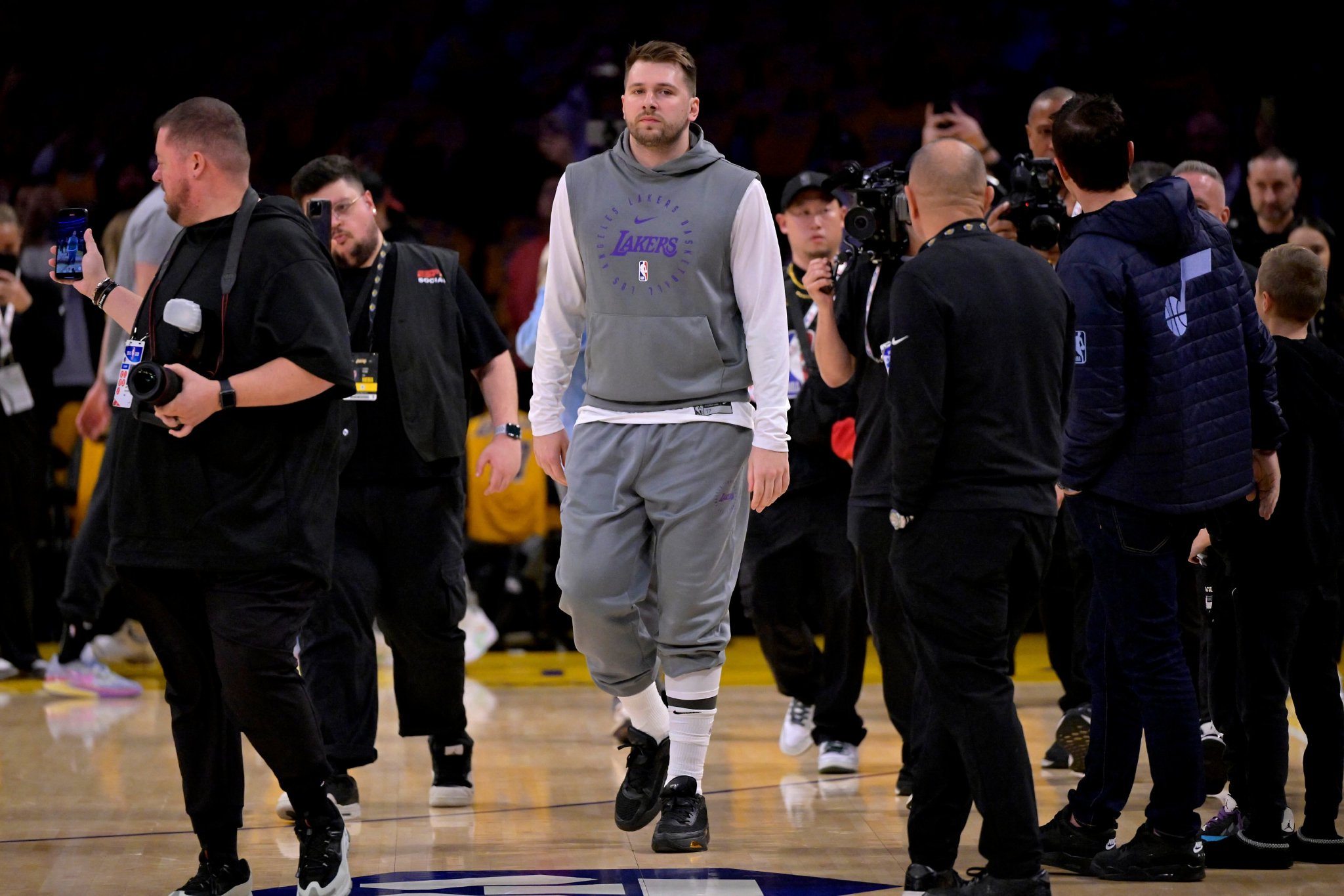 包含爵士助教透露战术调整,球队以备战下一场比赛的词条 包含爵士助教透露战术调整,球队以备战下一场比赛的词条