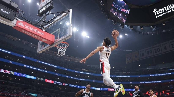 爱游戏体育直播-公牛惨败开拓者，遭受三连败