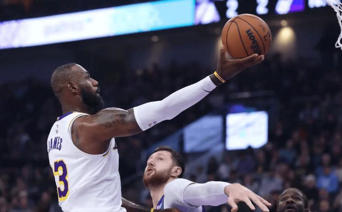 犹他爵士队在主场大胜，士气高涨的简单介绍