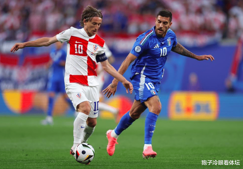 爱游戏官网-克罗地亚足球比赛中表现出色，赢得赞誉